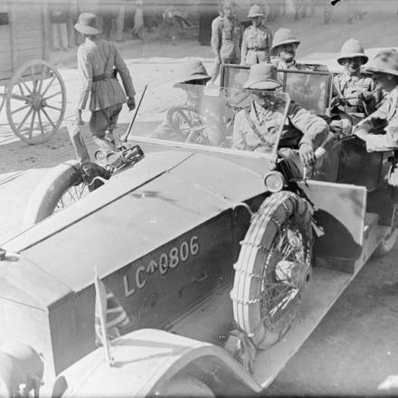 Il generale Allenby nella sua Rolls Royce a Damasco. © IWM (Q 12390)