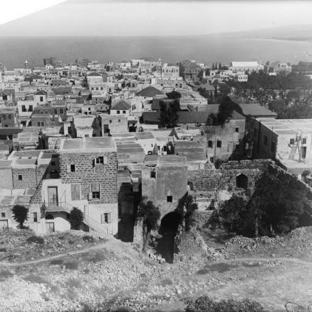 Veduta di Sidone dalla  Cittadella. Ottobre © IWM (Q 12481).