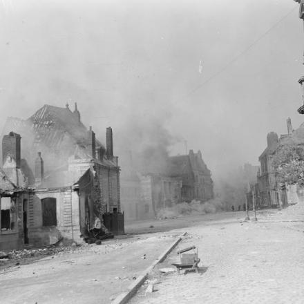 Presa di Cambrai da parte della 57a divisione britannica. Edifici distrutti dalle mine tedesche nella periferia sud, il 9 ottobre 1918. © IWM (Q 11362)