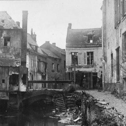 I mulini ad acqua rovinati a La Fere, presa dai francesi il 13 ottobre 1918. © IWM (Q 62977)