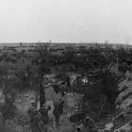 Cavalleria italiana in attesa di attraversare il fiume Piave a Palazzon, Ottobre 1918. © IWM (Q 26740)