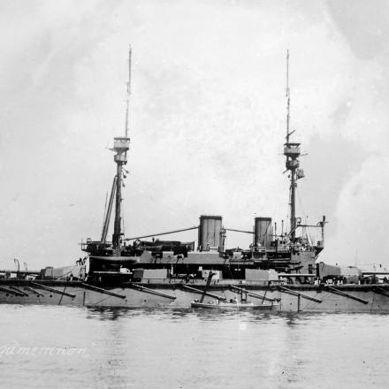 La corazzata HMS Agamennon a bordo della quale il ministro della Marina militare turco-ottomana Rauf Bey e l'ammiraglio britannico Arthur Somerset Gough-Calthorpe firmarono l'armistizio tra l'Impero ottomano e gli Alleati. © Library of Congress ggbain 18554