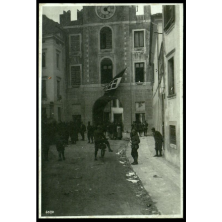 I soldati italiani entrano a Vittorio Veneto, 30 ottobre 1918. © MCRR _A_5_0443