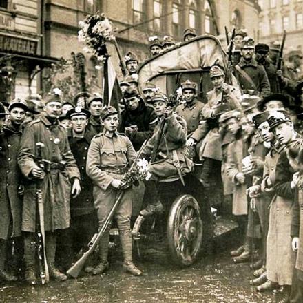 31 Ottobre 1918, truppe ungheresi partecipano alla Rivoluzione dei Crisantemi. © wikipedia - Mazarin07  - public domain  