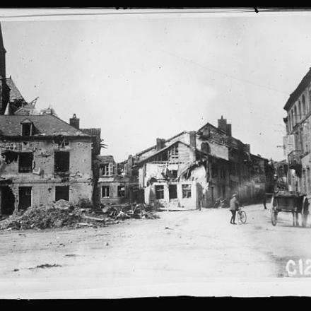 Grandpre (Ardenne). Questa città è stata presa e ripresa e finalmente tenuta dagli americani. Novembre 1918.  © Congress Library, Photo by American Red Cross 