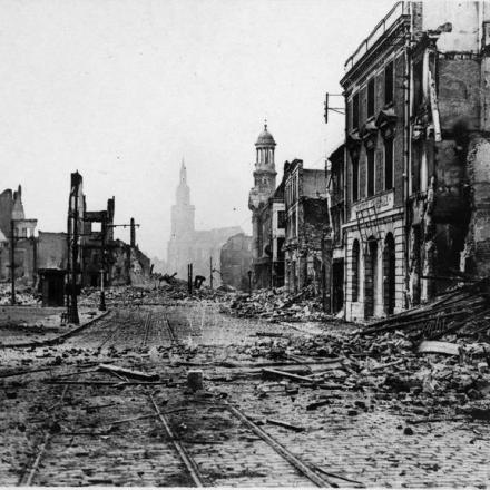 La Petite Place in rovina a Cambrai, il 10 novembre 1918. © IWM (Q 78787)