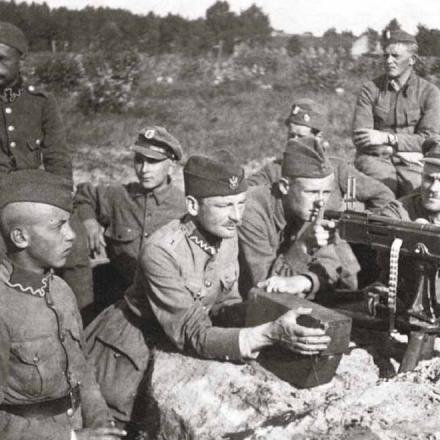 Guerra polacco-sovietica. Difese polacche con una postazione di mitragliatrice vicino a Miłosna, nel villaggio di Janki, agosto 1920