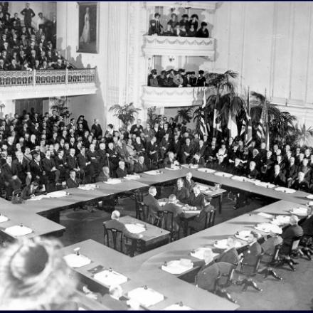 Delegazioni durante la firma del trattato di Versailles