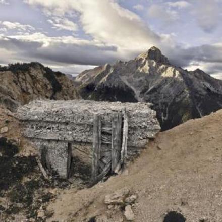 Monte Cristallo, Postazione italiana sulla cresta Zurlon verso la Croda Rossa d'Ampezzo, 2013, ©Luca Campigotto