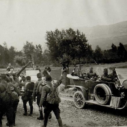 Carlo I d'Austria durante la 10 battaglia dell'Isonzo. Fonte: Europeana