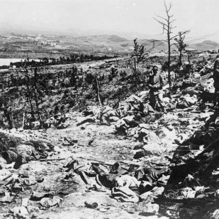 Soldati italiani sul monte San Michele, valle dell' Isonzo. © IWM (Q 65072)