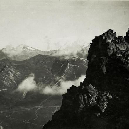 Punto di vista Passo Paradiso: Posizioni italiane sul Passo del Tonale con Cima di Cady, Cima dei tre Signori. © bildarchivaustria.at_Preview_15423311