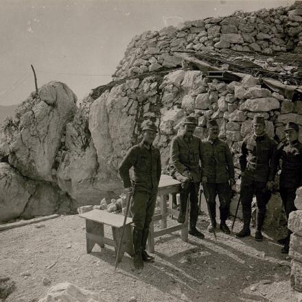 Ufficiali della 3a compagnia d.b.h. 4 ° reggimento sul Monte Rombon. Alpi Giulie.  © Bildarchivaustria_at_Preview_15802337_jpg
