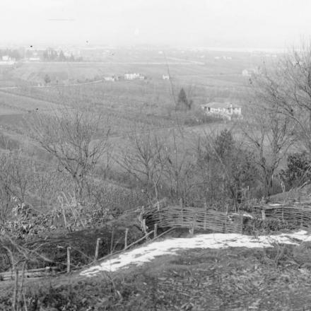 Vista dal colle del Montello verso il paese di Crocetta. © IWM Q 26591