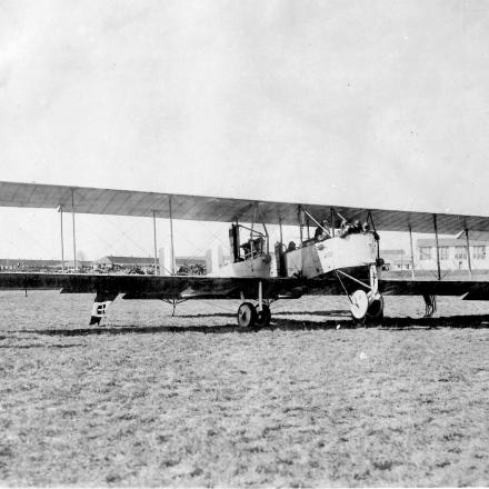Un bombardiere Caproni CA 36 fotografato durante una manifestazione aeronautica  da un membro della U.S.A.F. - © U.S Air Force Author unknown -  Wikipedia 