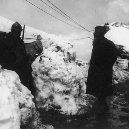 Un avamposto italiano sulla Cima Grappa. © IWM Q 65304