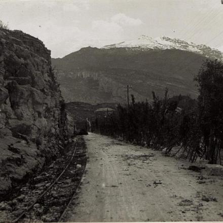 Blocco stradale a Nago, monte Altissimo sullo sfondo. © bildarchivaustria.at_Preview_15581072.jpg