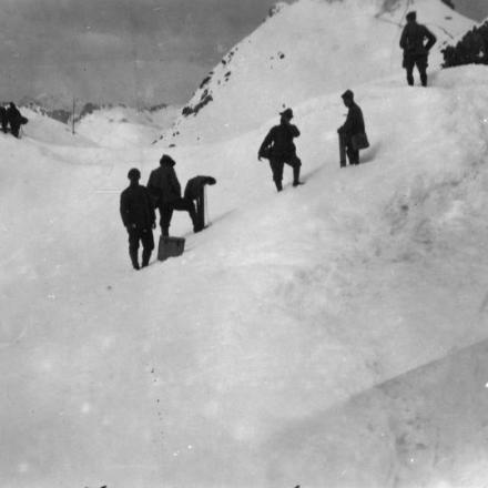 Alpini italiani in cima all'Adamello. © IWM (Q 65317)