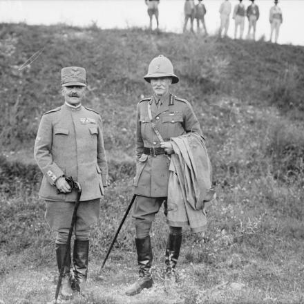 Il generale Armando Diaz, C-in-C dell'esercito italiano, con il generale James Babington, comandante della 23a divisione britannica. © IWM (Q 27002)