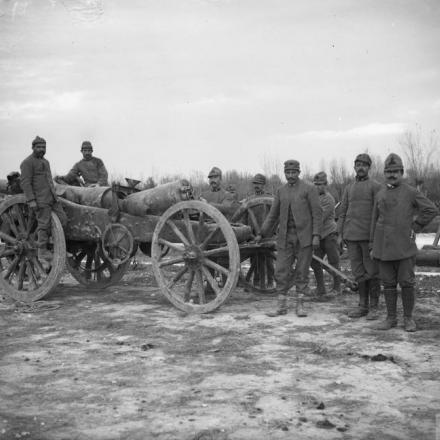 Artiglieria italiana, una volta catturata dall'esercito austro-ungarico, ora riconquistata dagli italiani. © IWM (Q 25961)