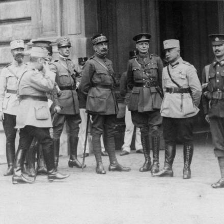 Ufficiali italiani, romeni, britannici e francesi - Fonte: © Imperial War Museum (Q 77991)