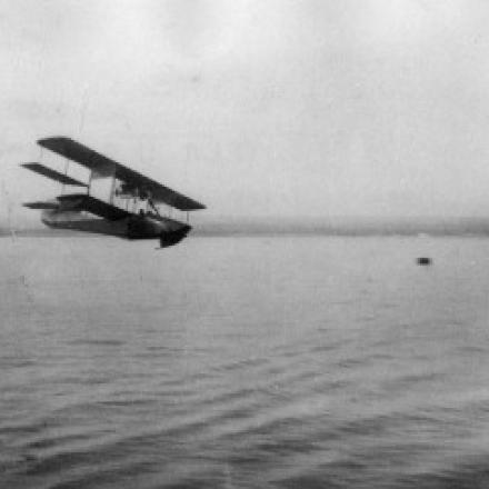 Un idrovolante Curtiss della Aviazione Navale - Regia Marina, 1915. © marina.difesa.it