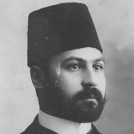 Hassan Pirnia (Moshir al Dowleh) neo Primo Ministro persiano. © Wikipedia - Author unknown - public domain