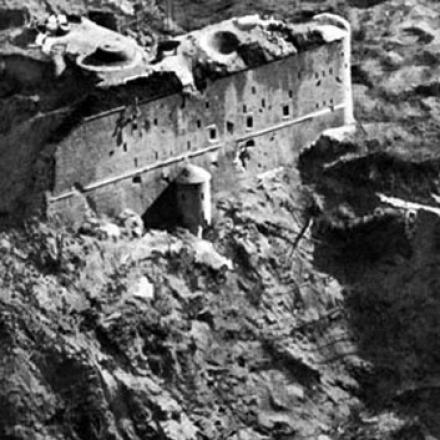 Il forte austriaco di Malborghetto dopo i bombardamenti