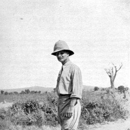 Il generale William Riddell Birdwood in una foto del 1915 vicino la Hill 60
