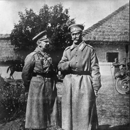 Il Generale Brusilov (a destra), insieme al Generale Gurkov. Fonte: © IWM (HU 110906)