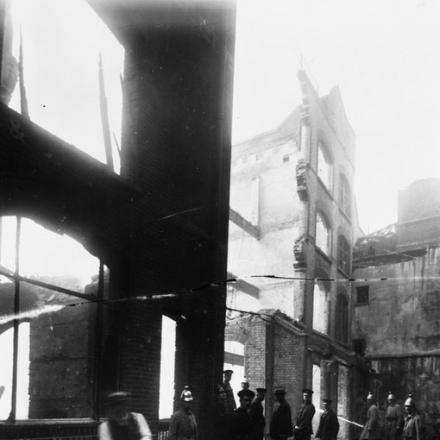 Danni a Cox's Court, nella City di Londra, a seguito di un raid aereo il 7 luglio 1917. © IWM (HO 74)
