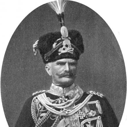 Il Feldmaresciallo August von Mackensen in divisa da ussaro