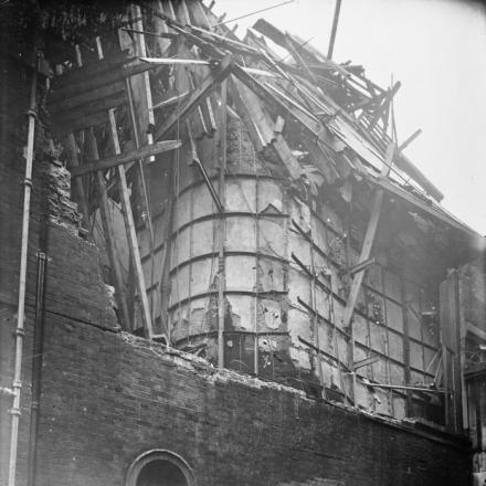 Danni al Little Theatre di Londra causati da una bomba da 50 chilogrammi nel ral raid notturno del 4 - 5 settembre 1917. © IWM (HO 67)