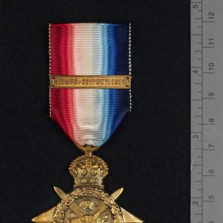 Un campione della "1914 Star" concessa Re d’Inghilterra per la campagna del 1914. © IWM (OMD 792)