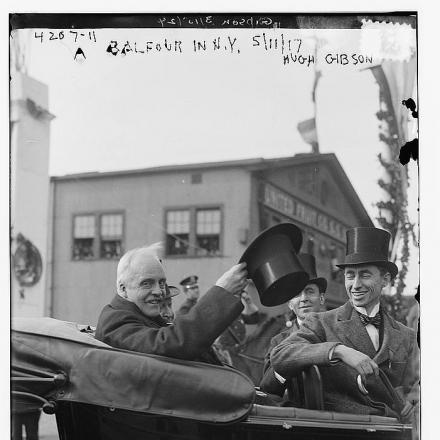 Il Ministro degli Esteri inglese Arthur James Balfour a New York il 5 novembre 1917. © Congress Library 17781406750
