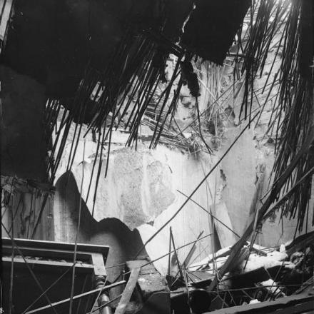 Interno di una casa bombardata a Yarmouth il 15 gennaio 1918. Gli occupanti sono stati uccisi. © IWM Q 30425