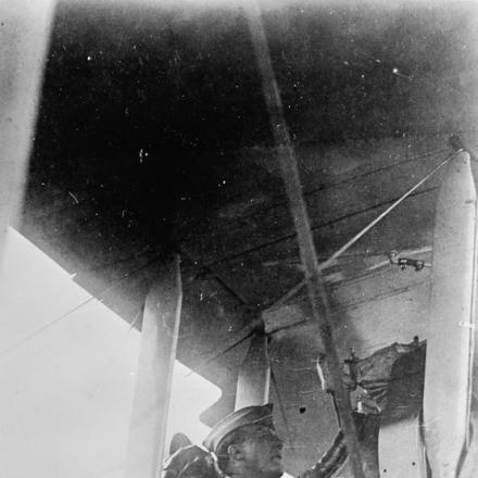 Il generale di brigata Benjamin Foulois della US Air Force su un velivolo Liberty a Colombey-les-Belles, il 28 luglio 1918. © IWM (Q 70311)