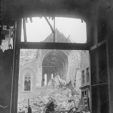 Rovine di una chiesa a La Gorge, distrutta nella battaglia del Lys, il 12 ottobre 1918. © IWM (Q 9545)