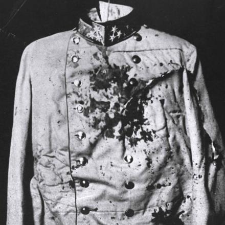L'uniforme dell'Arciduca macchiata di sangue