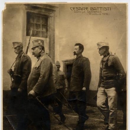 Cesare Battisti - Immagine scattata dopo la sentenza del 12 luglio 1916. Fonte: ©Museo civico del Risorgimento di Bologna 