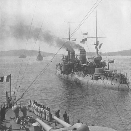 La nave da guerra francese 'Bouvet' nei Dardanelli