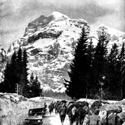 Soldati vicino a Cortina verso il Monte Cristallo