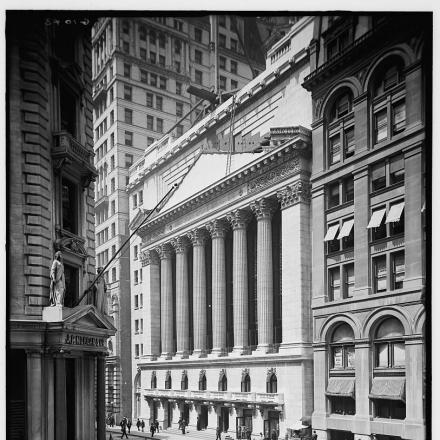 Il New York Stock Exchange a Broad Street nei primi del 900. © Congress Library pnp_det.4a21413