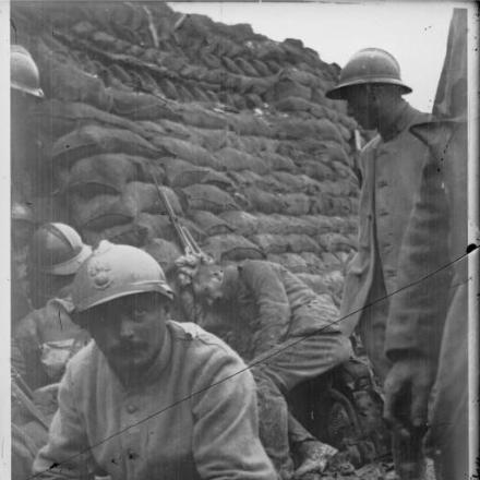Soldati francesi in trincea in prima linea nella Champagne, 1915, Fonte wikipedia