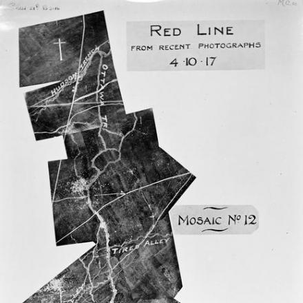Un mosaico di fotografie aeree che mostrano la linea "rossa", situata all'estremità meridionale di Vimy Ridge di fronte alla 1 divisione di fanteria canadese, il giorno successivo alla cattura della cresta. © IWM (Q 50942)