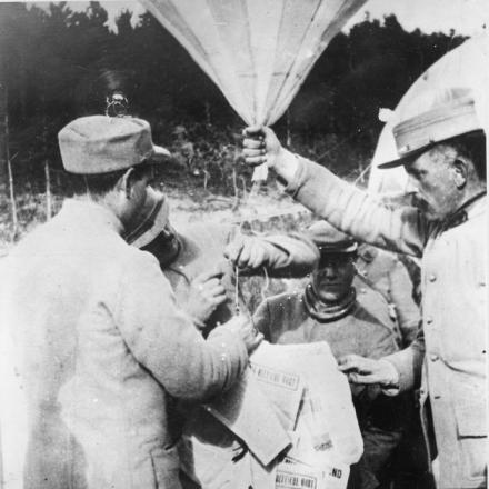 Il messaggio del Presidente Wilson  stampato  in tedesco ee distribuito da palloni e aerei.  © IWM (Q 112247)