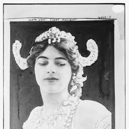 Mata Hari (Margaretha Geertruida Zelle ). © Congress Library pnp_ggbain.25495