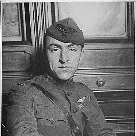 Il Capitano della aviazione americana Edward Rickenbacker. © ARC (National Archives Identifier) 533720