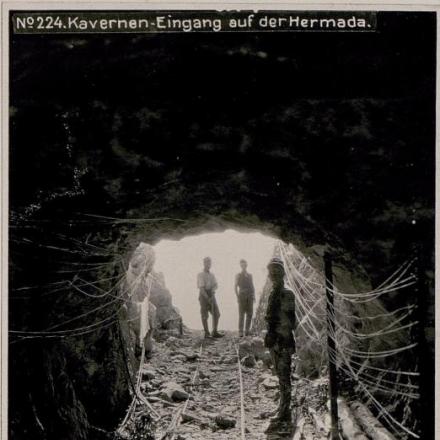 Ingresso di una caverna sull'Hermada © bildarchivaustria.at/Preview/15734949